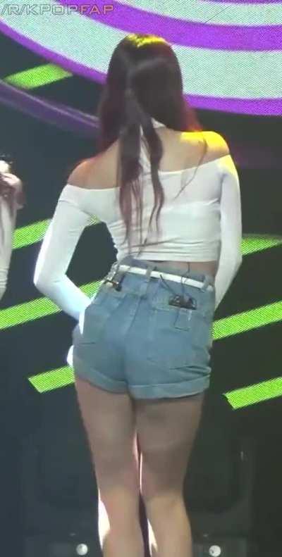 Mina’s ass