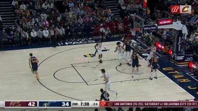 [Highlight] Lauri Markkanen with a terrific putback dunk over the Jazz defense