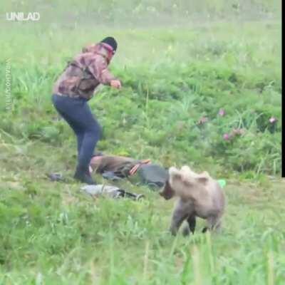 animal)Excuse me sir, have you seen any pic-i-nic baskets?