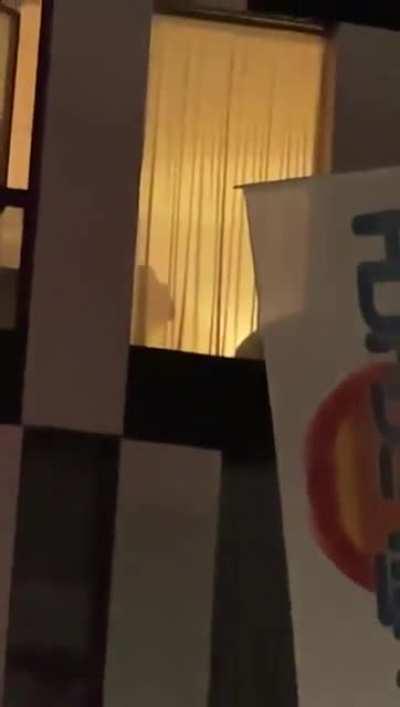 To do a threesome with no properly privacy screen