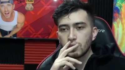 تفسیر ویدیو کیان توسطه خودش...😂(شوخی)