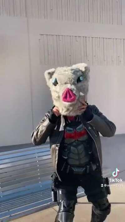 Guess who’s back! MY RED HOOD COSPLAY IS DONE!