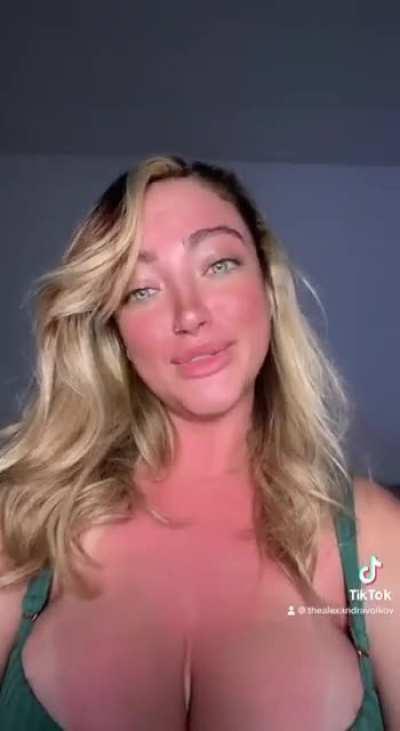 @thealexandravolkov - My first tiktok :X