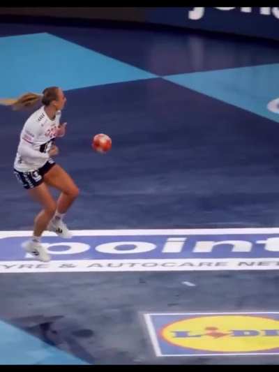 This might be the smoothest sport highlight I've ever seen