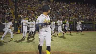 [Highlight] [Highlight] Savannah Bananas Eric Jones Jr. line dances to the plate, gets a base hit