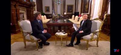 📢📢LOS DE TN SUBIERON ESTA PARTE DE LA ENTREVISTA SIN RECORTAR DONDE LE INSTRUYEN QUE DEBEN ELIMINAR ESE PARTE PORQUE LO COMPLICA A MILEI, ASI FUNCIONA EL 