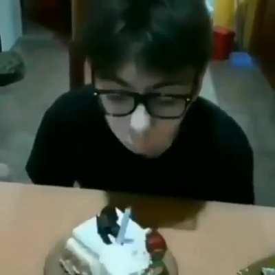 Seguidor de agusbob celebrando su cumpleaños número 15 😎👍