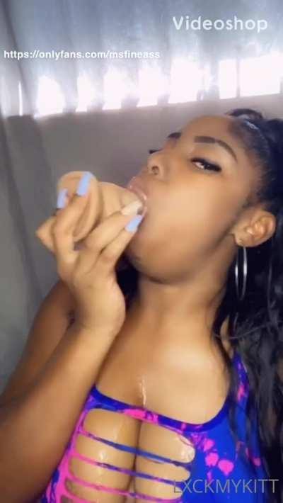 She can 😈take a load for sure😍