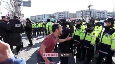 Far-right Korean-American loses it; swears at the police in Korean (badly) then in English for trying to arrest impeached president yoon seok yul