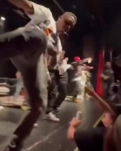 Smac was showing his moves to this bbw 😂😂😂