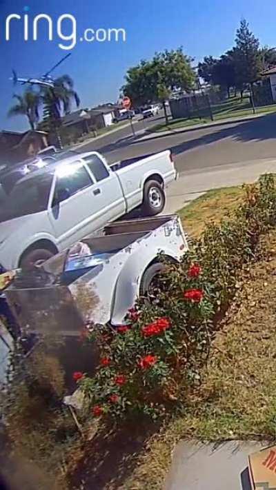 Helicopter crashed in neighborhood of Fresno, CA on 1 October, 2022. Pilot and passenger survived with minor injuries.