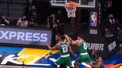 [Highlight] Tatum gets poked in the eye by Durant