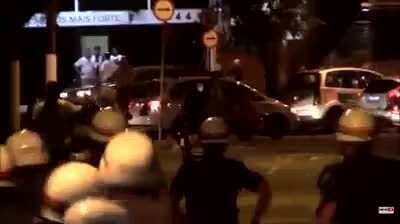 Alguém roubou a viatura da PM durante o jogo do Santos