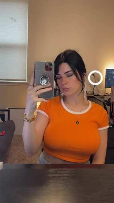 Pretty face + big breasts = 🔥