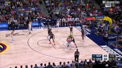 [Highlight] Jokic switches hands midair to finish a tough layup