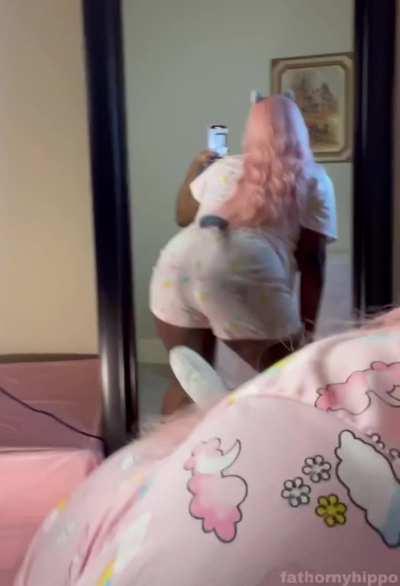 Bouncy ebony booty!!