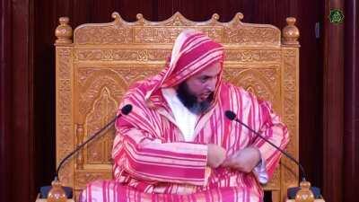 إما أن يكون أكذب بيت قالته العرب أو أشجع بيت قاله شُجاع ...!!