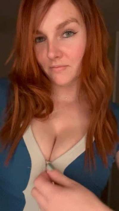 Average mom…with a strong zip 😜😈