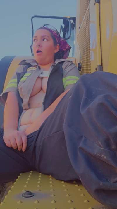 (25f) I could be doing work but Id rather be doing you