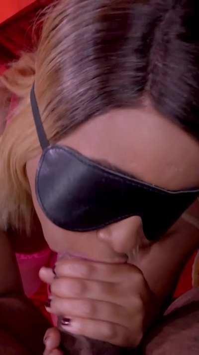 Blindfolded blowjob 💋🍆💦