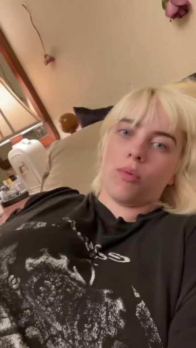 I love how Billie's boobs is shaking