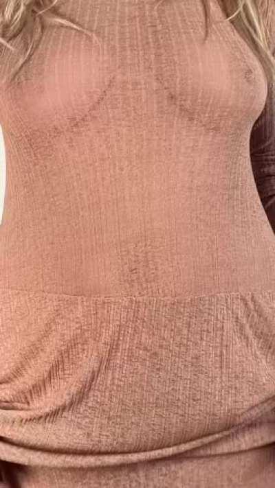 Just an average, natural mom showing off her body