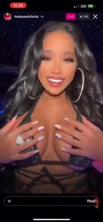 Makeawishstar nip slip