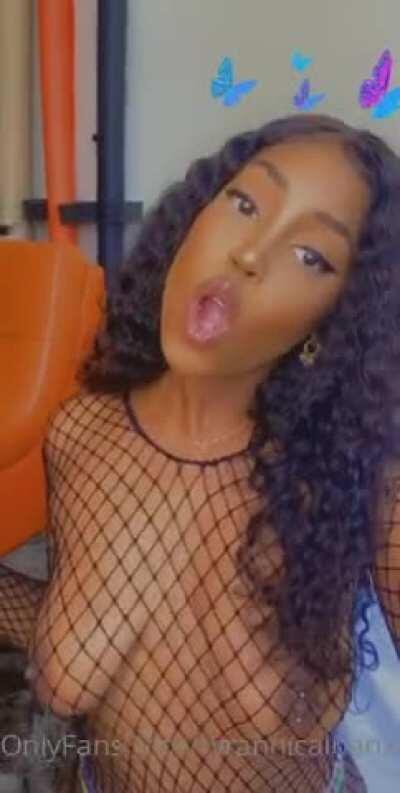 Check link in comments for her content😻👇🏽🔥