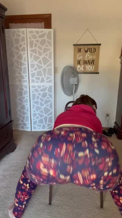 When my twerk turns into a fart show…Who’s brave enough to sit under me?? 💨 🍑