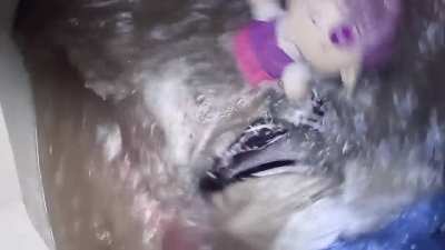 Today it's Mari's turn to take a bath