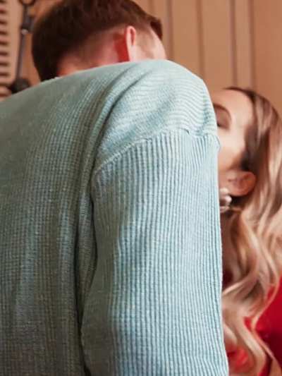 Danny D  kisses kenia music after sucking his dick, am i the only one turned on by this?