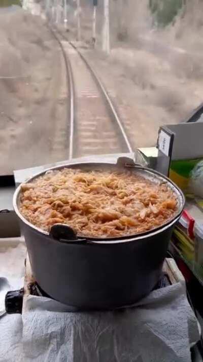 Cateodata mergem incet doar ca sa nu varsam sarmalele