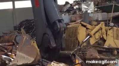 The VTN Scrap Shear CI7000 munching away