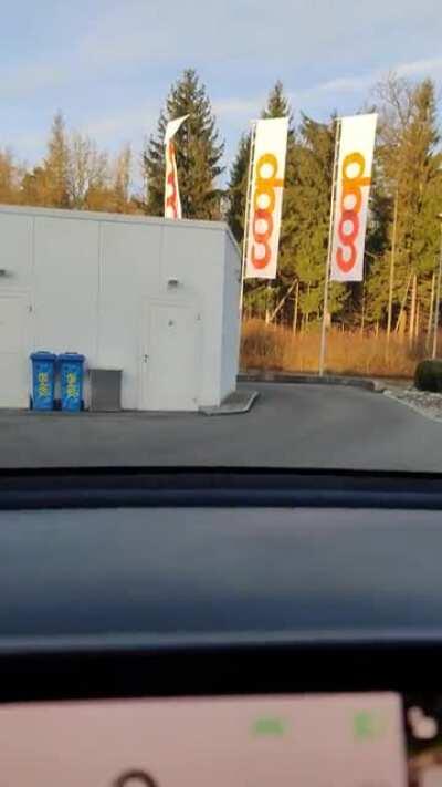 Interesting Tesla Stoplight Detection