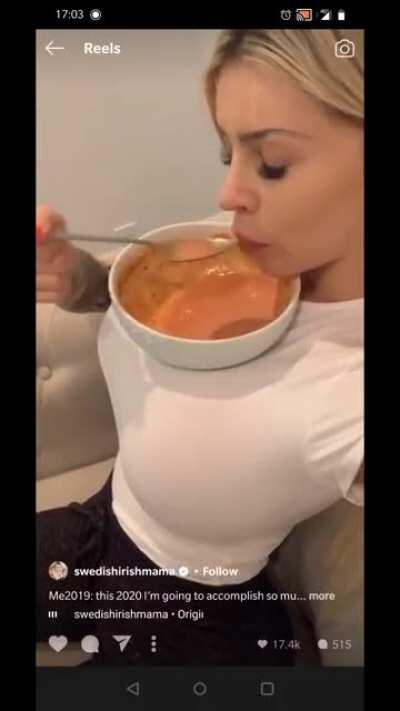 @SwedishIrishMama demonstrating yet another benefit of fake tits and why every wife should be convinced to get them.