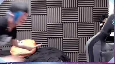 Un vídeo sin sentido... Cómo la vida misma :v