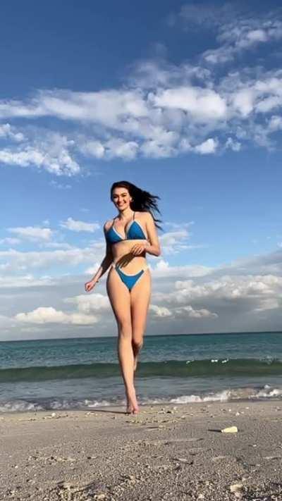 Rachel's Baywatch Moment