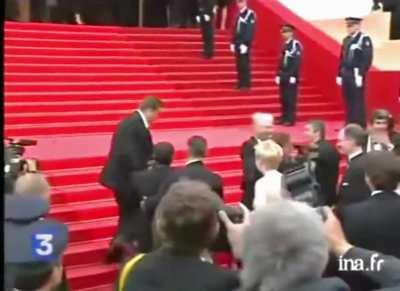 Aki Kaurismaki vibing hard at the 2002 Cannes Film Festival