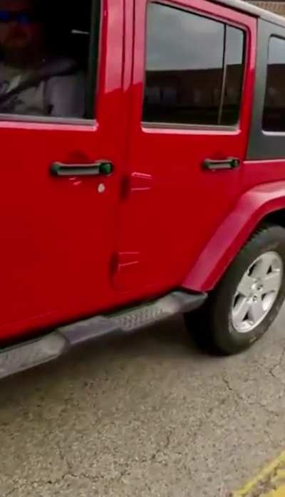 UNREAL SITUATION COULD ONLY HAPPEN IN COUNTRY!!!! Man pulls gun on bystander!