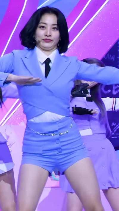 Jihyo - light blue shorts, suit style jacket, white shirt, black tie, Scientist performance, MusicBank 211112