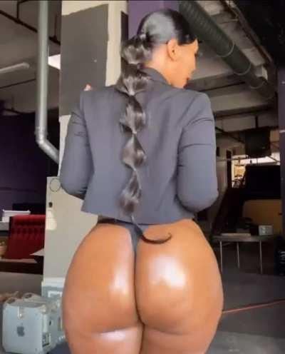 Who is that she got a fatty 🍑