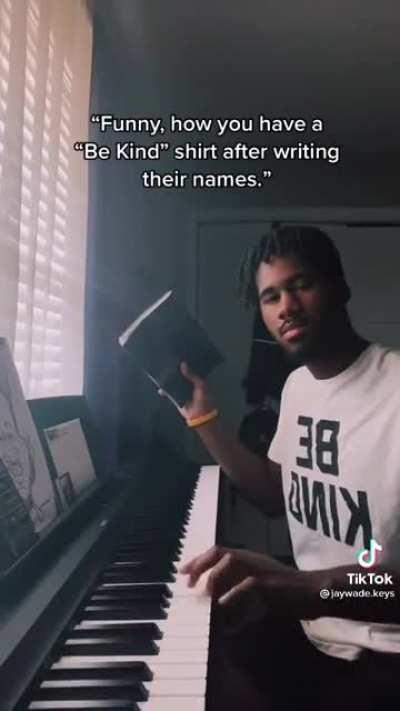 Ele não sabe brincar...