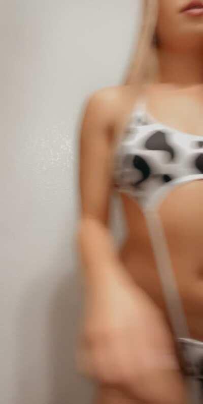 My boobs are pretty small, but were you expecting my ass to be this thicc? 🍑