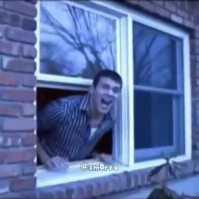 Nadie: Absolutamente nadie: Los vecinos del anime al oír a los protas profanando a su harem: