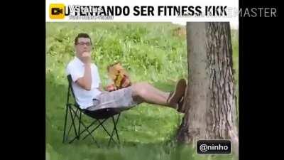 EU TENTANDO SER FITNESS KKK
