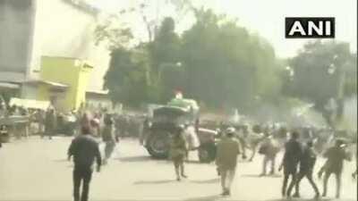 Rogue Protesters try to run tractor over police, Delhi Police helpless