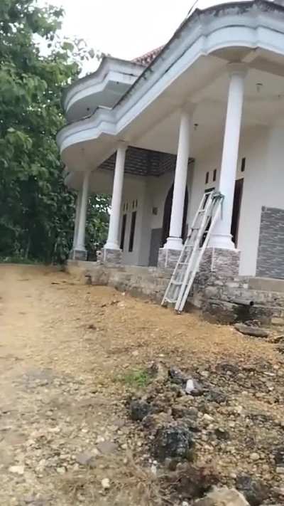 Indonesians in Malaysia: Building Bungalows Back Home on Minimum Wage