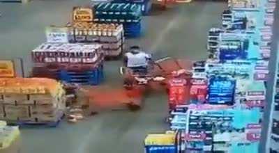 A lady gets knocked out by a cart thrown by a man at a supermarket after the former repeatedly bumped the latter with her own cart.