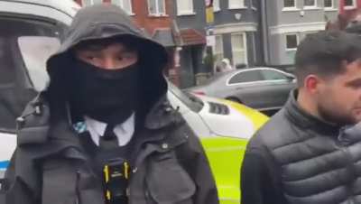 İngiltere'deki PKK bağlantılı kişi ve kurumlara düzenlenen operasyonda Türk kökenli bir polis görev almış. Türk polis ile PKK üyeleri arasında yaşanan tartışma 