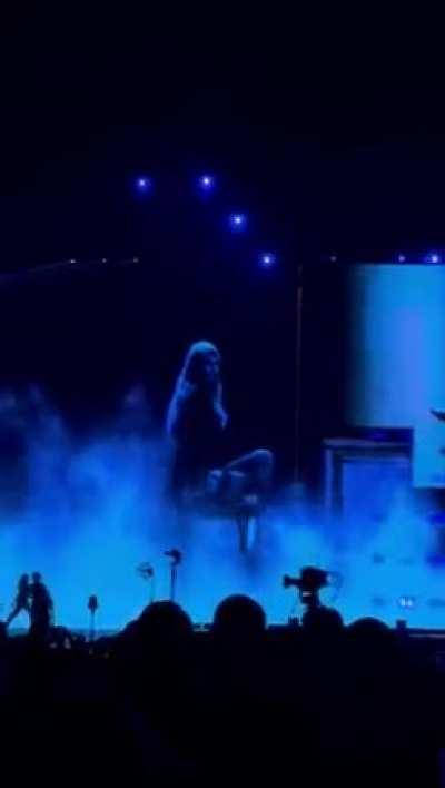 want more of this so badly 🥵